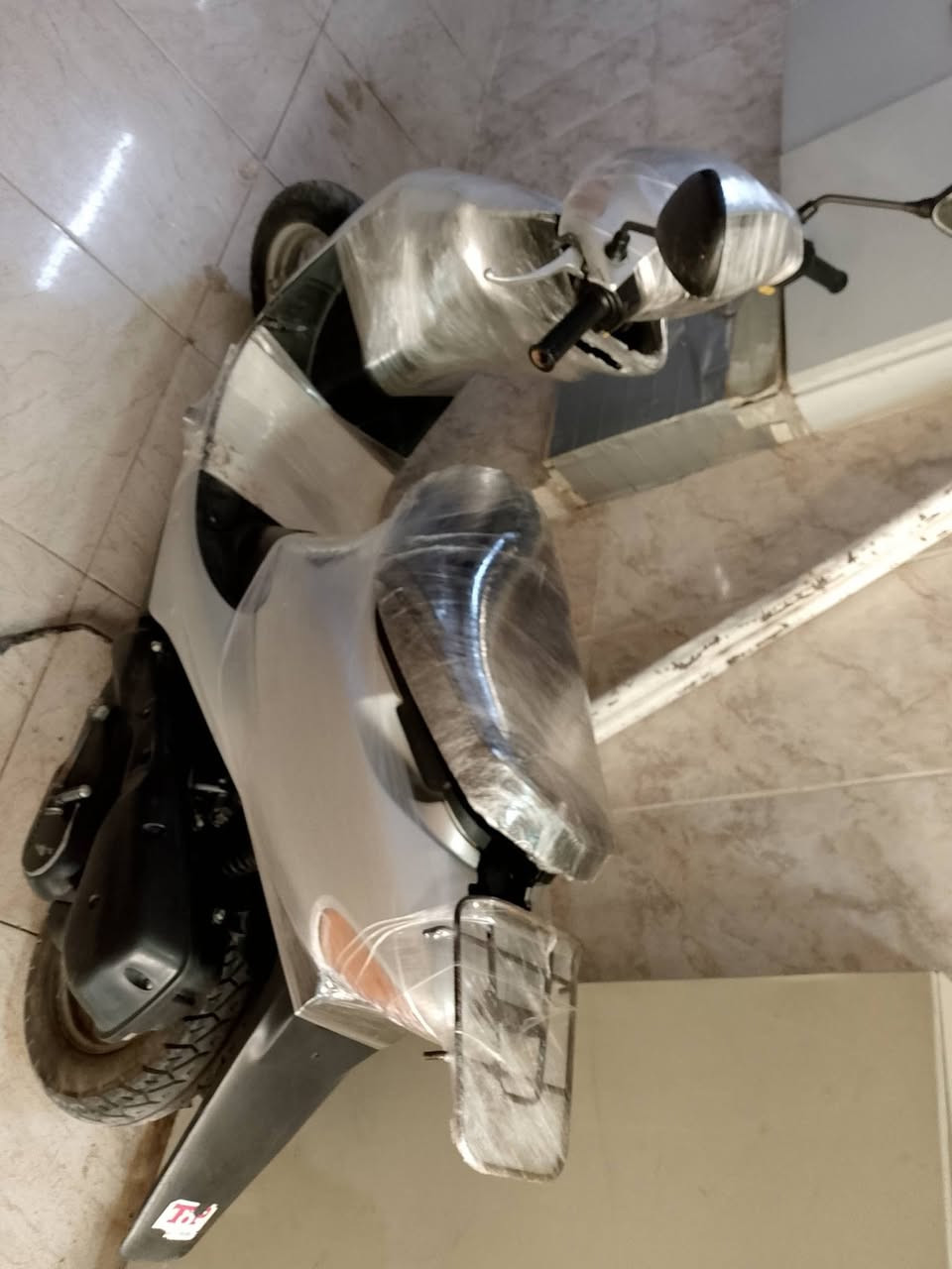 للبيع دراجه هوندا كرستال رمبة 
برغي مفتوح منهة حتى العدة اليابانية وهياهة 
شرط مكينة كبس نضافتهة 100/100 شغالة هندر 
سلف كهربائيات شغالة 100/100 اي نقص مابيهة
سعرة 350 الف  *********** 
العنوان اربيل
