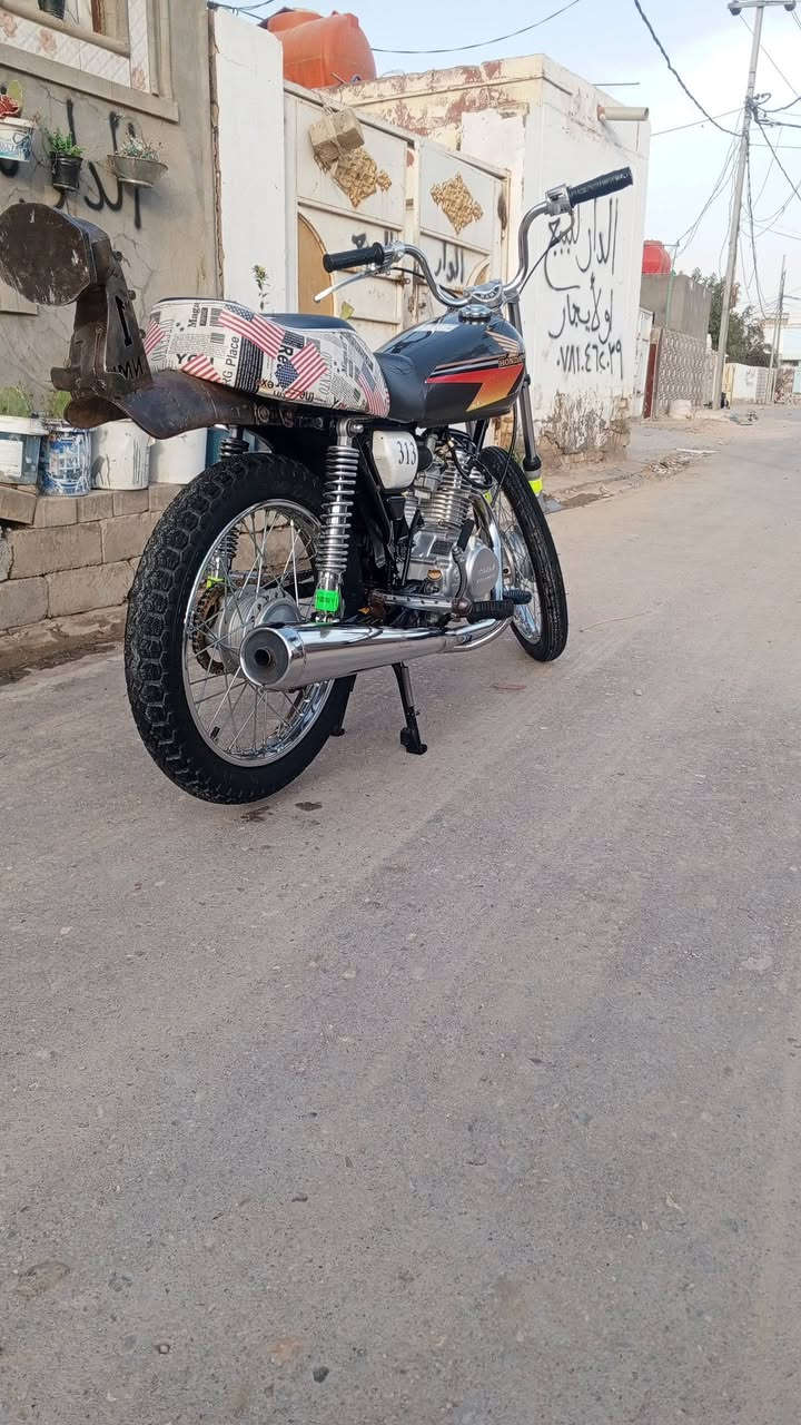 السلام عليكم دراجه للبيع شاص 21 نامه اصلي وكيل نوار الباشا وتعمير قبل شهرين ماكينه سيجنامه دراجه خير من الله نظيفه كلش ما مفتوح بيها برغي مكاني حي جامعه ديوانيه الدراجه مكفوله من الويل للويل مال معاتب سعر 950 وبيها مجال ***********
