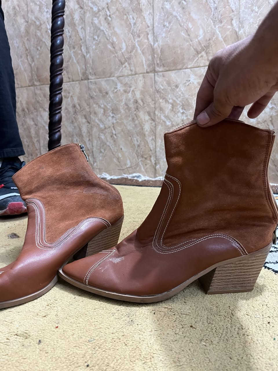 بوتات للبيع قياسات 40/39/38 بسعر مناسب


**إذا كنت صاحب هذا الإعلان وتريد حذفه لأي سبب، رجاءا أرسل رسالة إلى الدعم الفني**
