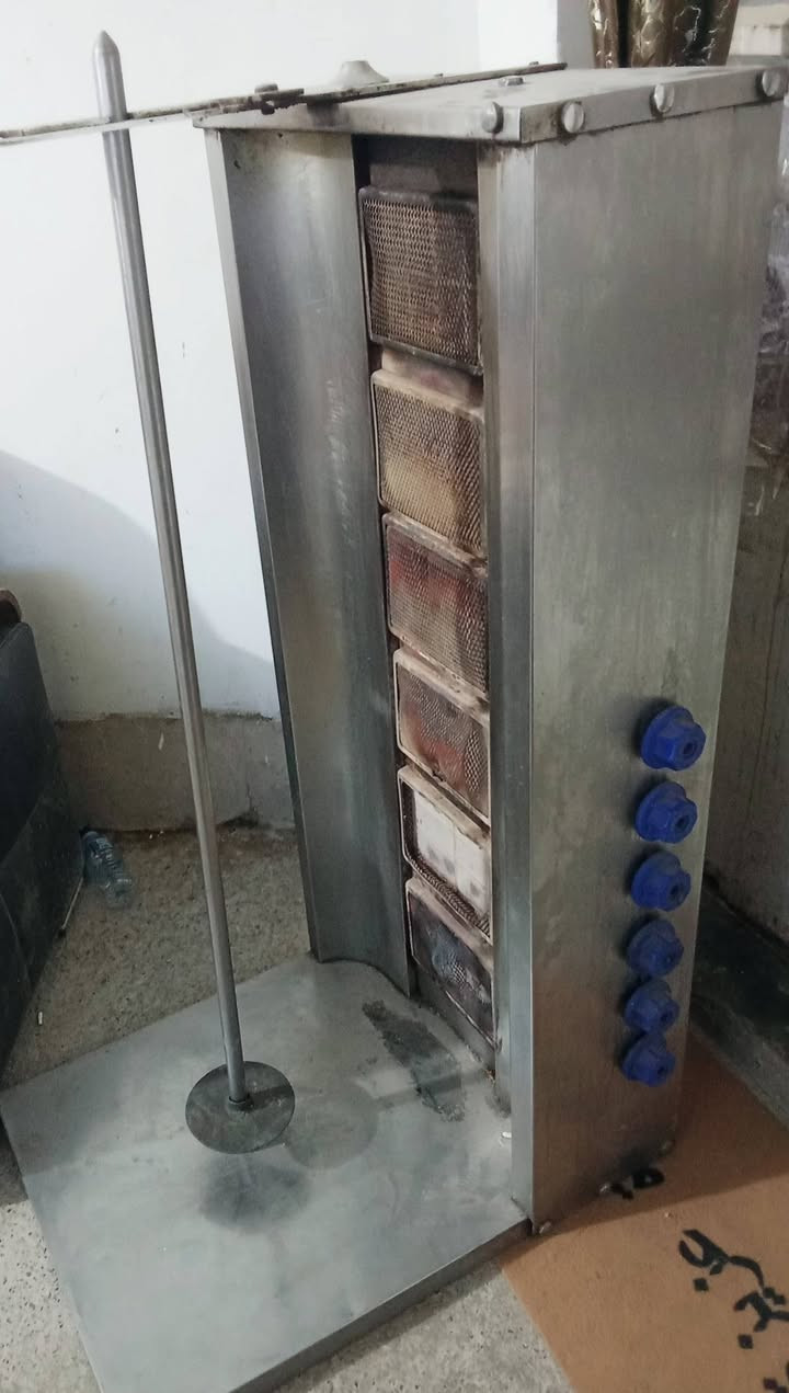 شوايه كص  منضديه  السعر 300
6 عيون سل استيل غذائي تكمه انتيكا قديم ثقيل اخت الجديد ***********
