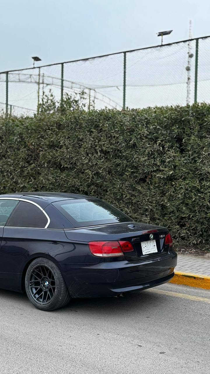 BMW e93
موديل 2008 
مكينه n52 b30 
ويل 17 تخم تاير جديد 
صدر كله جديد 
تبريد شغال وثلج 
موصفات السياره 
دخول ذكي 
بلي ستيشن وشاشات تجاوي بلادي 
دي في دي وسستم صوت لوجك سفن بلادي 
مري شفط تفتيح وتقفيل 
شاشه جبيره وسيدي طابقين وماوس 
كشن هيتر وكهرباء 
جنطه شفط كهرباء
سياره وارد امريكي 4 قطع صبغ فقط 
ضربتها جاملغ امامي 
سياره حلوه ومرتبه وكلشي شغال بيها ومكفول 
مكان سياره بغداد 
السعر 115 بيها مجال 
***********

