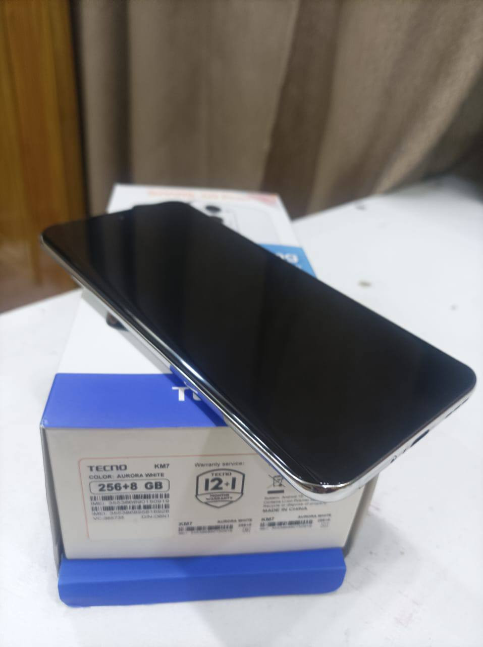 سلام عليكم
🔥 الإمبراطور والصاروخ! Tecno Spark 40 Pro+ 🔥

تكنو تكسر القواعد وتقدم هاتفاً يجمع بين الفخامة المطلقة والأداء الجبّار! إليكم أهم مميزات Spark 40 Pro Plus:

✨ شاشة خيالية من عالم آخر:

شاشة 3D AMOLED منحنية الأطراف بدقة 1.5K.

سلاسة فائقة مع معدل تحديث 144Hz (الأسرع في فئته!).

سطوع مرعب يصل إلى 4500 nits لتشاهد كل شيء بوضوح تحت الشمس.

🚀 أداء لم تعرفه من قبل:

أول هاتف في العالم بمعالج MediaTek Helio G200 (6 نانومتر).

رامات تصل إلى 16GB (8GB أساسية + 8GB إضافية) لفتح عشرات التطبيقات معاً.

ذاكرة تخزين ضخمة 256GB.

📸 كاميرات ذكية واحترافية:

كاميرا أساسية 50MP مع مثبت صورة إلكتروني EIS لفيديوهات سينمائية ثابتة.

كاميرا سيلفي 13MP مع فلاش مزدوج لصور مثالية في الليل.

🔋 طاقة لا تنتهي وشحن لاسلكي!

بطارية ضخمة 5200mAh تصمد طويلاً.

شحن سريع 45W + شحن لاسلكي مغناطيسي 30W (ميزة نادرة بهذا السعر!).

يدعم الشحن العكسي لشحن سماعاتك أو هاتفك الآخر.

💎 ميزات إضافية تفرق عن الكل:

نظام Android 15 مع واجهة تكنو المدعومة بالذكاء الاصطناعي (AI Eraser & AI Writing).

تقنية FreeLink لإجراء مكالمات وإرسال رسائل بدون شبكة (عبر البلوتوث).

سماعات ستيريو مزدوجة بتقنية Dolby Atmos.

مقاومة الماء والغبار بمعيار IP64 وتصميم فائق النحافة (6.5 ملم فقط!).

السعر💥 260  الف

العنوان كربلاء


**إذا كنت صاحب هذا الإعلان وتريد حذفه لأي سبب، رجاءا أرسل رسالة إلى الدعم الفني**