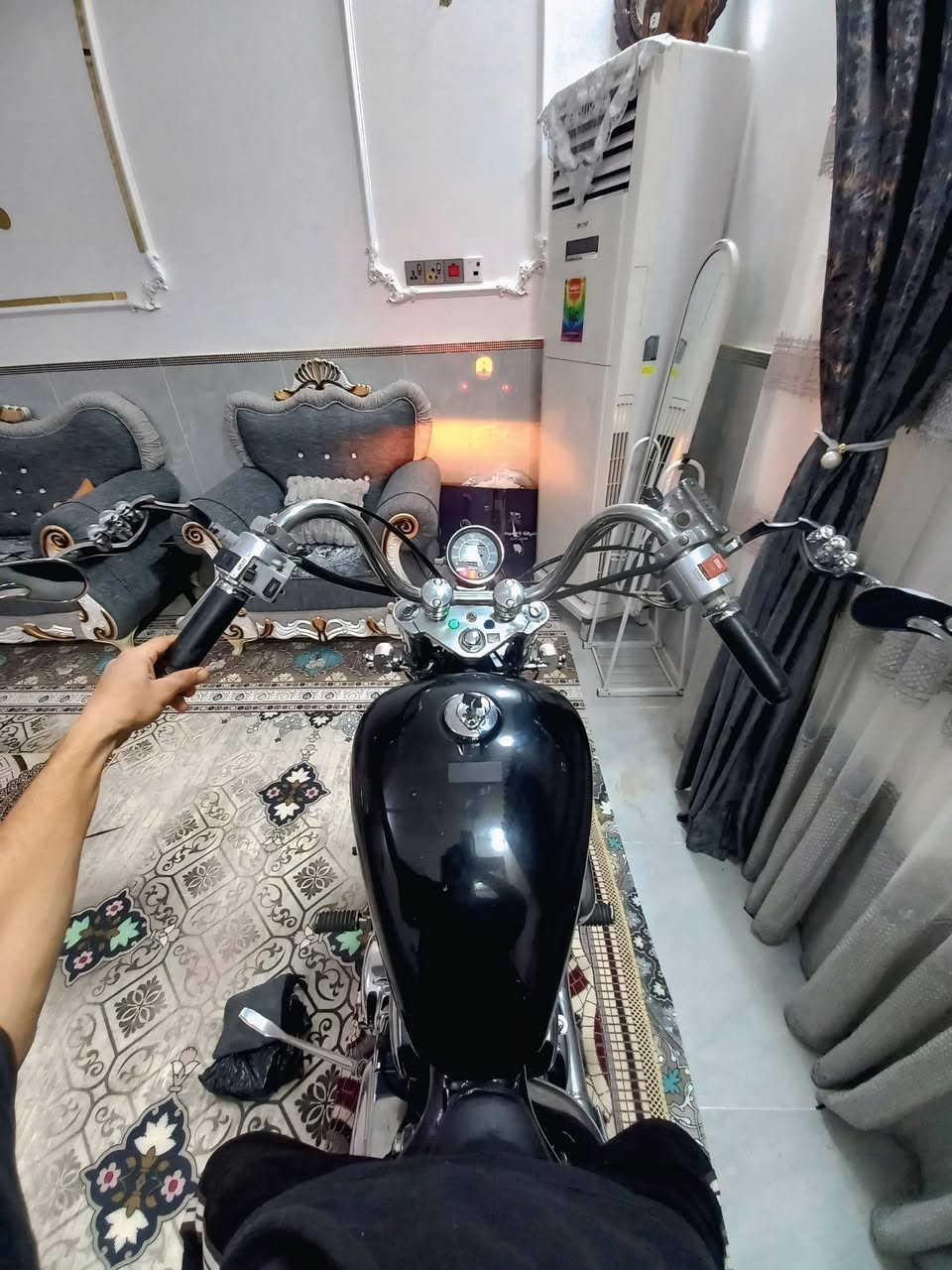 السلام عليكم(وينهم الجنايه) هارلي ستد 600cc كفاله عامه الدراجه على وضع الشركه من البرغي للبرغي كهربائيات وضع الشركه الوياله بعدهن نيكل ادامه كامله اشاير اماميه لبلاديه موجودات وداخل التانكي جديد ما مزنجر تايرات امامي خلفي جدد الدراجه ماطلع بيها هواي ضامها بلبيت المكان ميسان السعر 1400 وبيها مجال(ملاحضه الدراجه بدون اوراق فقط مكاتبه)***********
