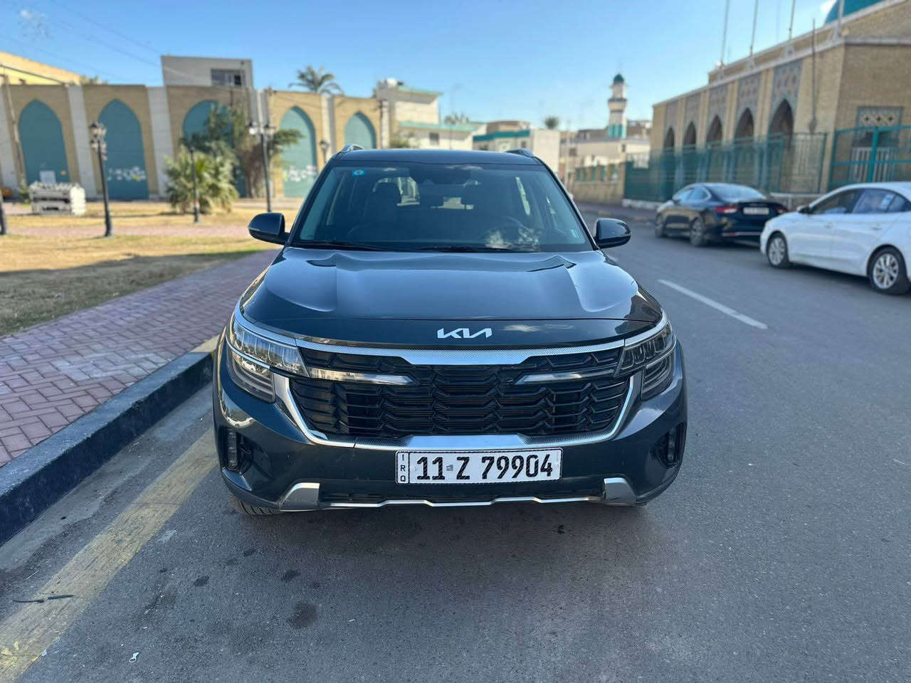 للبيع كيا سيلتوس موديل 2024
سياره جاهزه أخت الزيرو ماشيه 16 ميل فقط حادثها موضح بالصور مرقم بأسمي 
كامله رقم وهزة جديد رقمها بغداد
سياره فول مواصفات 
حساسات امامي خلفي شاشة متصلة عداد ديجيتال. تبريد قطعتين فتحه سلايد تدفئة كشنات شاشه تبريد الكتروني وهواي مواصفات بعد بيها سياره دفع رباعي مكينة 2000دوش تحكمات ستيرن قياده ذاتية 
السيارة مكانها بغداد الاعظمية شارع الاخطل
السيارة معروضه بسعر مناسب 
موجود واتس واتصال
***********
*********** بغداد, العراق
