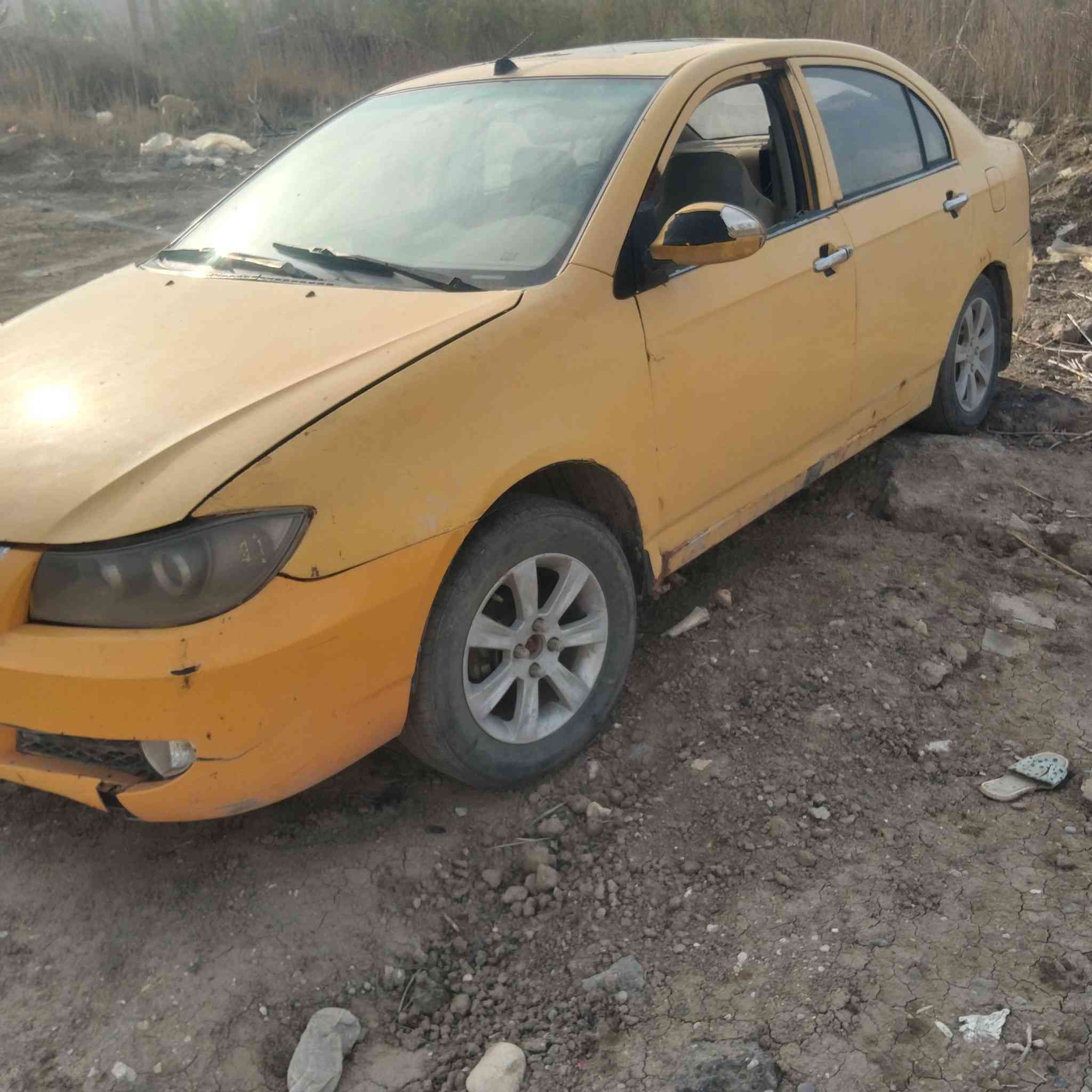 سلام عليكم ليفان 11رقم انكليزي سنويه لل29مصفره هيه وغرامات بيها مكينه جديده توني شديتها ياباني كورله عوزها ضفيره وعقل المكان الناصريه السعر 22 رقم التواصل ***********
