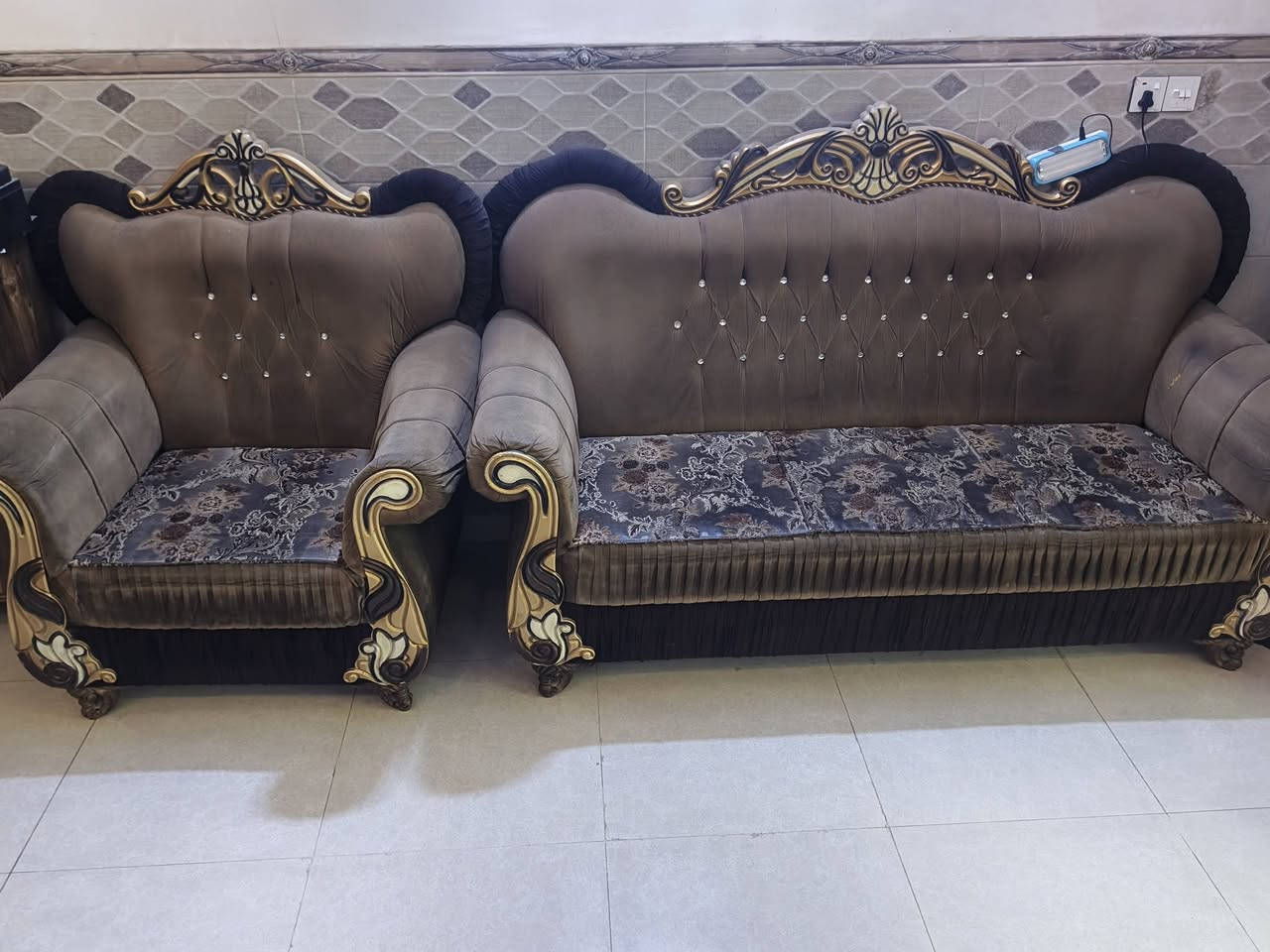تخم مستعمل للبيع سعر ٢٠٠ *********** مكانه كاضميه
