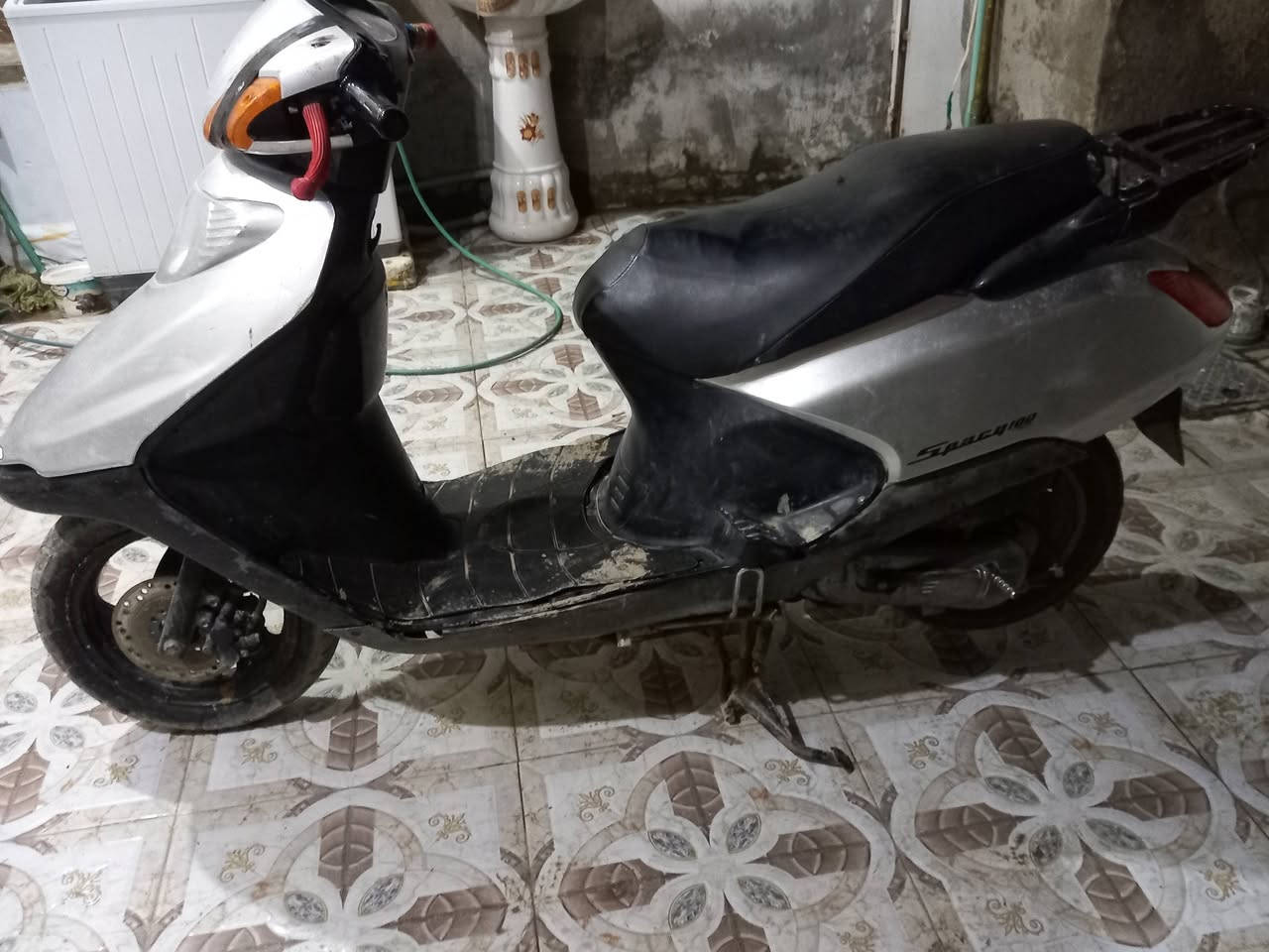 سلام عليكم دراجه سبيسي ياباني دراجه مفعوحه مرتين دراجه تعبانه سعر 350وبيها مجال 
مكاني كوت حي الحكيم 
استفسار /***********وبي واتساب
