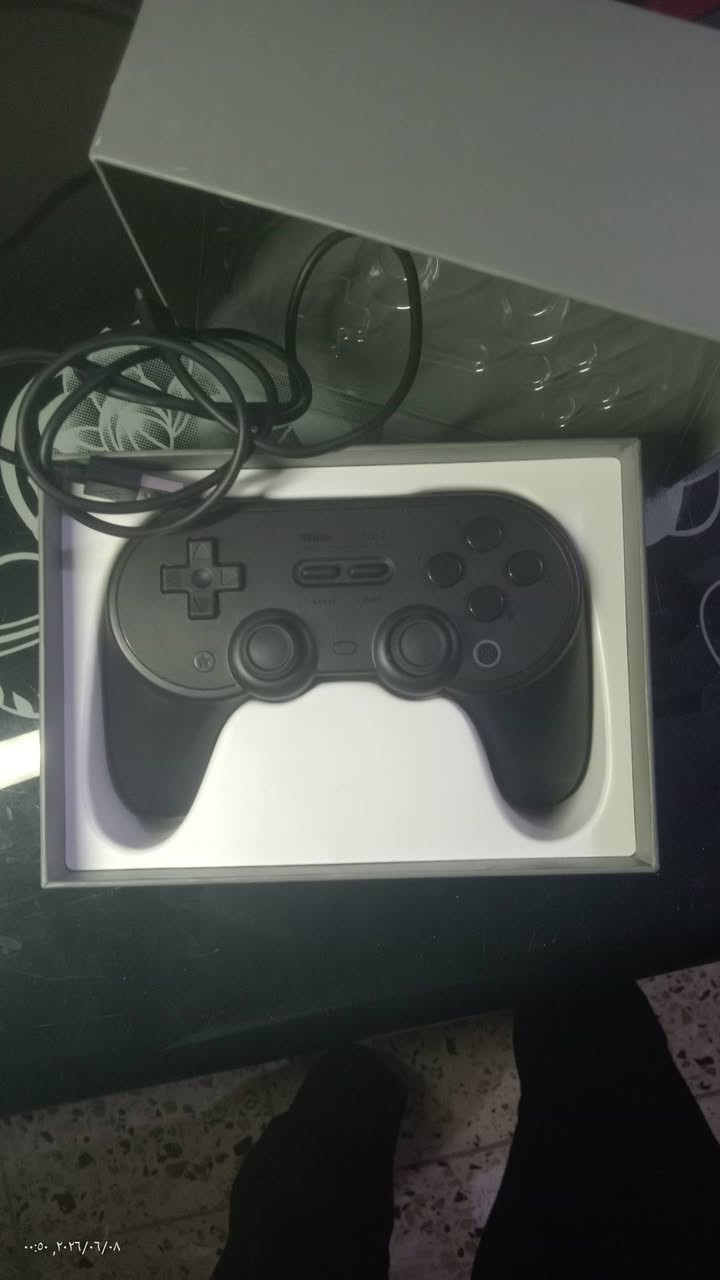 يد 8BitDo Pro2 اصلية جديدة غير مستعملة باللون الاسود ,
ملحقات: العلبة الخاصة باليد و كابل الشحن الاصلي مثل ما موضح بالصورة. السعر ٩٠ الف و بي مجال للاستفسار  واتساب
***********
