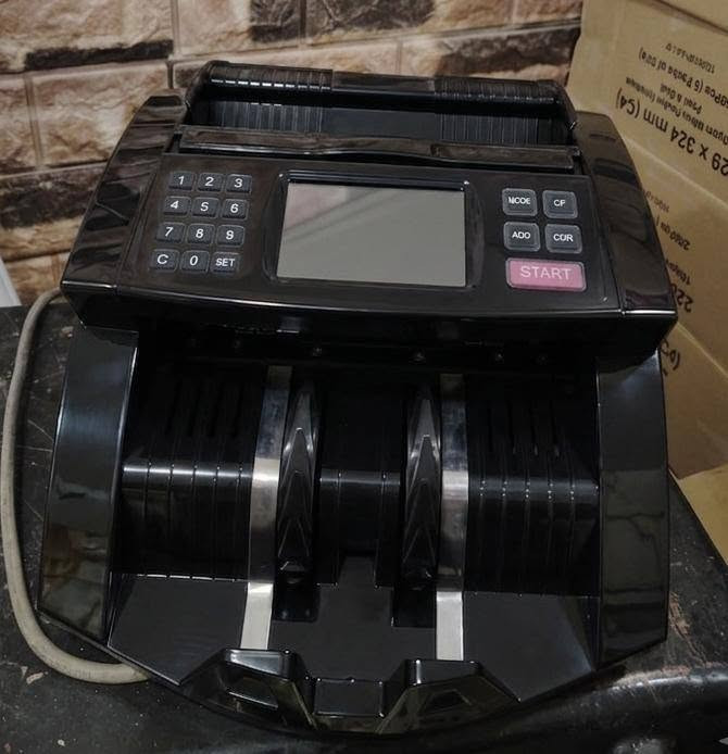 عدادة نقود بسعر 150
وقاصه حديد الارتفاع 140تقريبا
والعمق 55 تقريباً  بسعر 200 الف
ميز مكتبي حديد بسعر 75 الف

رفوف حديد عدد القطع 25 قطعه مع السير والحمالات بسعر 120 الف 
والأسعار قابله للتفاوض عند الشراء


**إذا كنت صاحب هذا الإعلان وتريد حذفه لأي سبب، رجاءا أرسل رسالة إلى الدعم الفني**