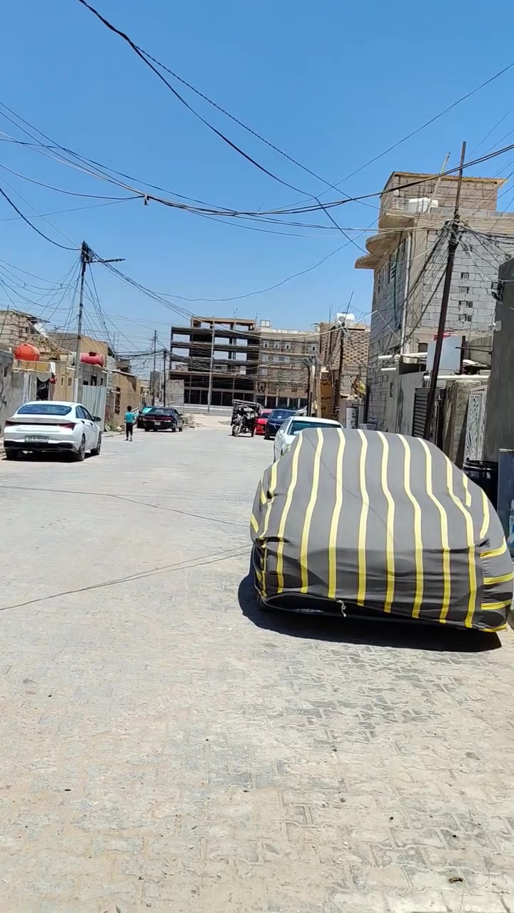 بيت للبيع في حي الرحمة
غرفة وصالة ومطبخ واستقبال
على الشارع المقرنص
اساس كونكريت السقف عكاده 
نظيف كاشي مرتب 
السعر ٢٧ وبي مجال بسيط
***********
