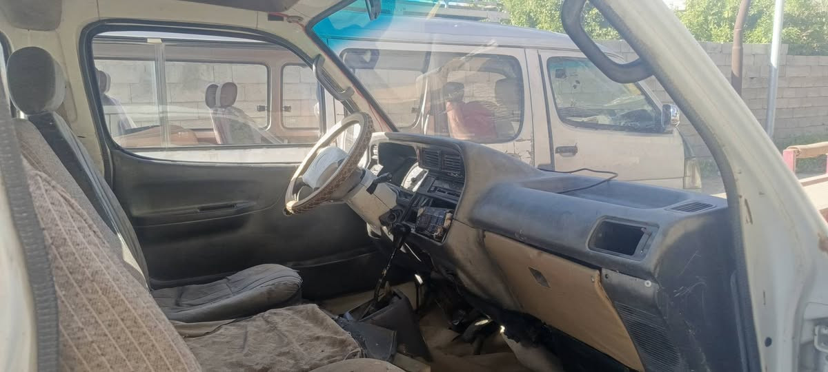 السلام عليكم شباب عندي هاي فتون للبيع موديل 2009 رقم احمر سياره حلوه وجاهزه كبل  للشغل كير اوتوماتيك محرك ونجي ياباني سنويه كارتونيه كير محرك اكسل كفاله كهربائيات كامله دوشمه نضيفه مكاني ديالى قرب جسر السنديه رقمي بي واتساب *********** سعرها 22 وبيها مجال شويه كوم حديد السياره
