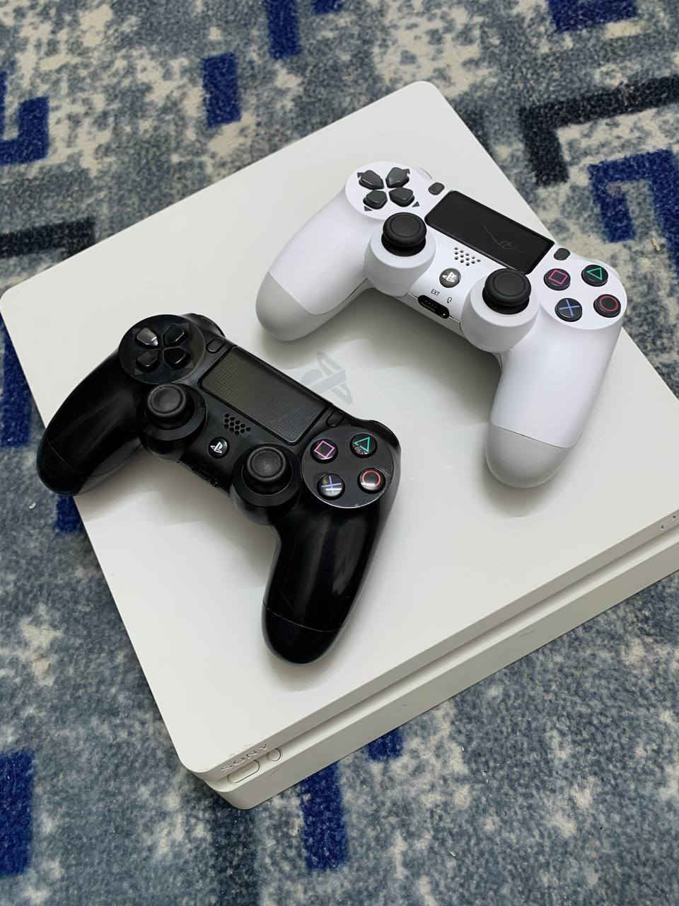 سلام عليكم بلي فور سلم مهكر نضام 12.02 نضيف كلش وانضف من صور استخدام شي قليل كامل هوه وملحقاته ويا جوستك تجاري وجوستك اصلي  بي تقريبا بال7 العاب قويات وذاكرته نص تيرا 
مكاني كربلاء البوبيات ب250 
***********
