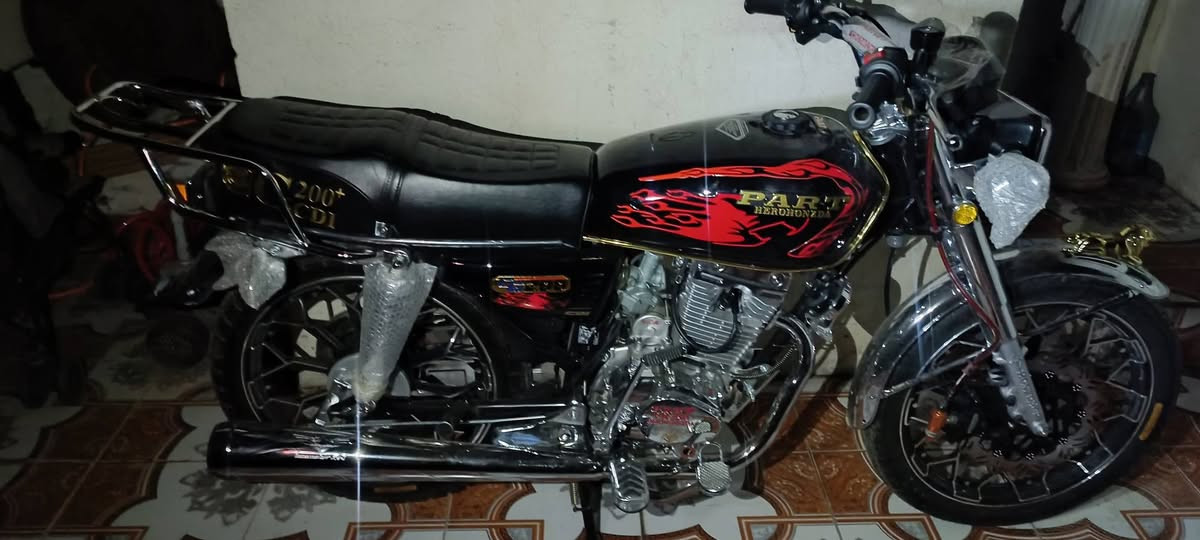 ماتور  part مکینه 250cc صفره 100کم رویشتوه رونی بیلادی نه گوراوه هیشتا. منفستی اصلی له گه له.هر 3 سویچی بیلادی له گه له.به زمان دفروشم نرخی 800 دولا ره 
*********** أربيل, العراق
