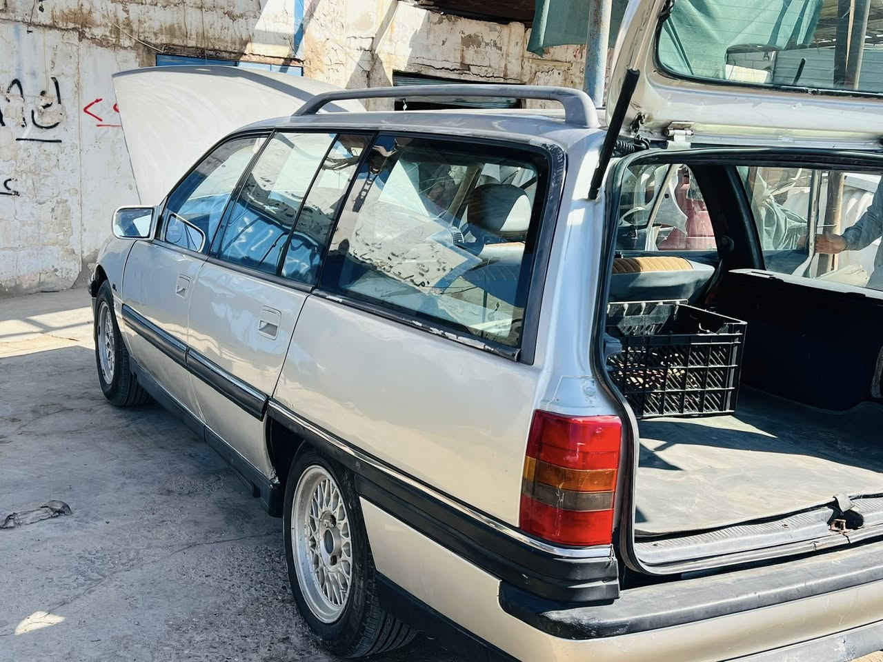 اوبل اوميكا للبيع موديل 92 رقم انبار تحويل مباشر 
كير عادي معمره ومصبغ جديد السياره نظيفه حلوه 
صدر حداديه كامله محرك كامل اي نقص مابيه 
تخم تاير 

مكلف بالبيع صاحب السياره رقمه هذا ***********
