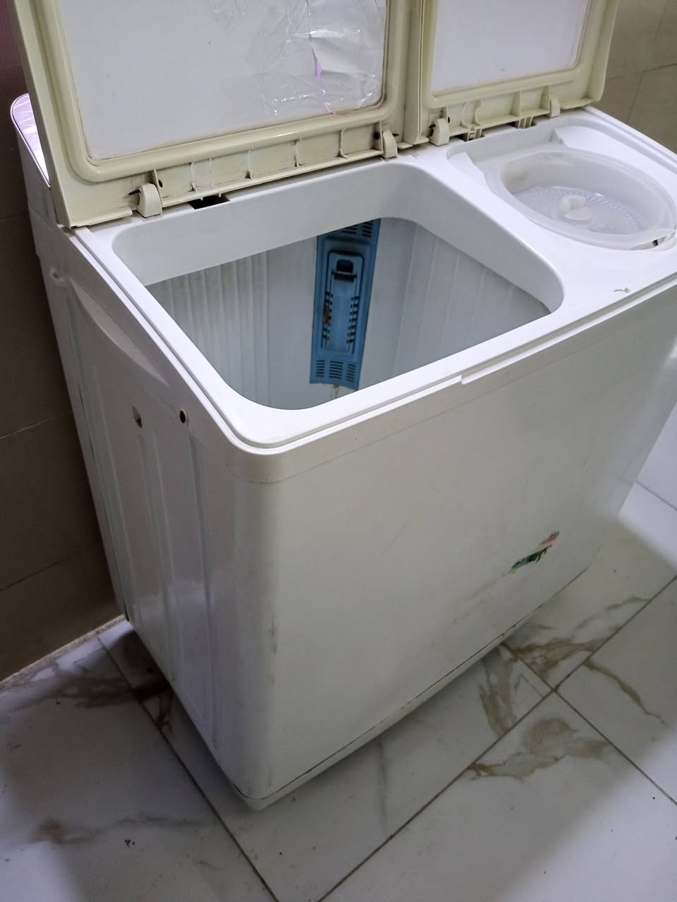 السلام عليكم .. 3 مبردات كونفيره شرط النضافه والتشغيل + غساله نضيفه شغاله غسل وتجفيف ع الفحص للاستفسار اكثر مراسلة الصفحه او الاتصال ع رقم *********** وات ساب
