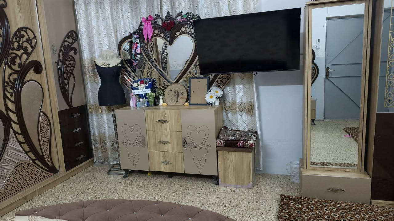 اخشاب ملكي 9قطع للبيع 
السعر مليون ونص 
والتواصل عل خط فقط 
***********وبي واتساب
