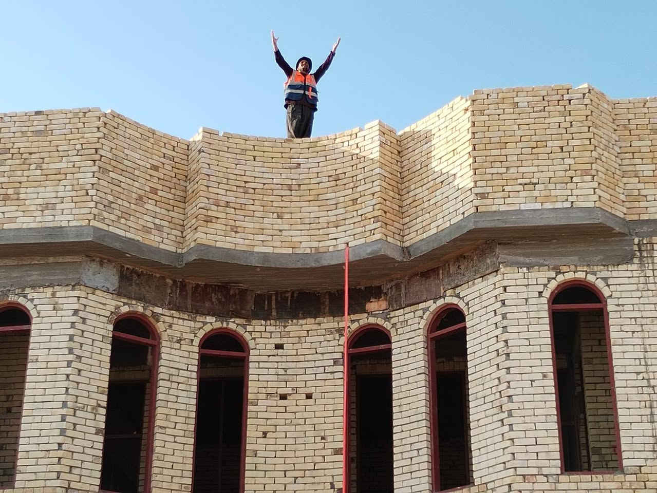 سلام عليكم البناء ثامر عويد شغل طابوك درجة اولى طبعن شغلنة عل درب 240 شغل نضيف متواجد انتصال *********** وتساب
