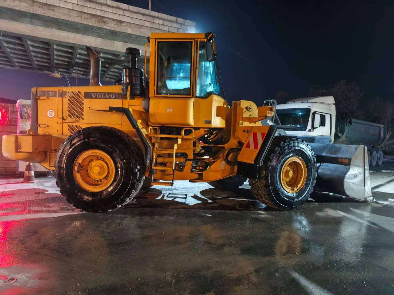 ‏ماشااللە 🧿
‏
‏شفل فالفو  L120 D 
‏مودیل 2001
‏ نضیف مابی ای مشکلە جائیز عل شغل 
‏طاقم طایر جدید 
‏كامل جائیز عل شغل
‏ مکان/ سلیمانیە 
‏رقم موبایل /***********
‏                   /***********
