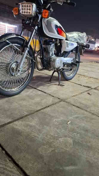 دراجه للبيع موديل 2018 فول مواصفات مال جناي دراجه اي شي ماعايزه نوع دراجه تايكر محرك  بدل بيه بس  ولافات  اصليه تواير جدد ويل  جدد كهربائيات كله شغاله اشاير لايت أمامي اوخلفي  السعر 425بيه مجال حك الجيه  أوراق  ضايعه المكان بغداد المعامل ***********
