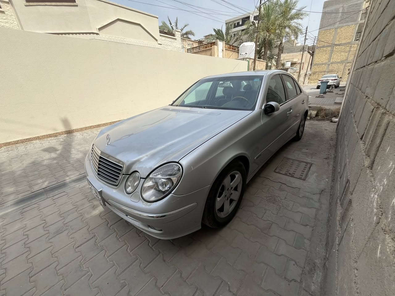 السلام عليكم 

E500 v8

مكينه كير مكفولات
داخل كلش نضيف 
حداده خلفيه جديده
حداده اماميه نضيفه فقط القمه جهه السايق تعبانه
تبريدها شغال ونعمه من الله مرات يفصل بسبب الطلقه
تخم تاير جديد توني شاده
سلايت شغال
السياره بيهه بنيد مجورد ودعاميات 

رقم ميسان نكليزي جديد

مكاني بصرة

السعر 125 وبيهه مجال
***********

