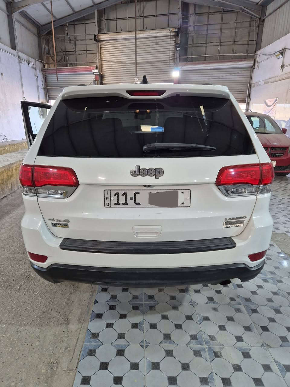 جيب جراند شيروكي 15 مرمز 22 مرقم بغداد مميز بأسمي الحادث جاملغ وبنيد تبديل والجاملغ الثاني صبغ السيارة جديده كلش وجاهزة من كلشي السعر 190 
***********
