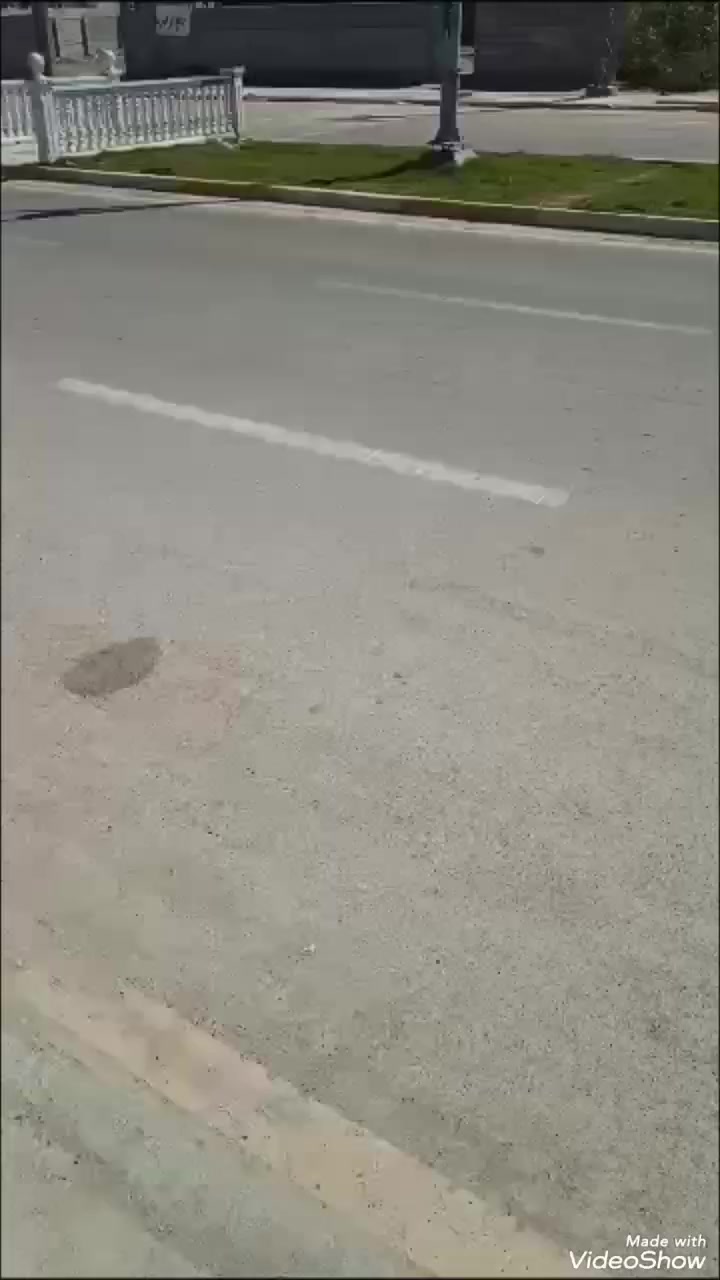 السلام عليكم دار للبيع طابو زراعي سند 25 بناء حديث قريب من الشارع العام شارع تجاري مساحه البيت معه القطعه 260 متر البناء 180 متر والقطعه 180 متر بناء درجه اولى وحديث الاستفسار الاتصال  ***********\***********
