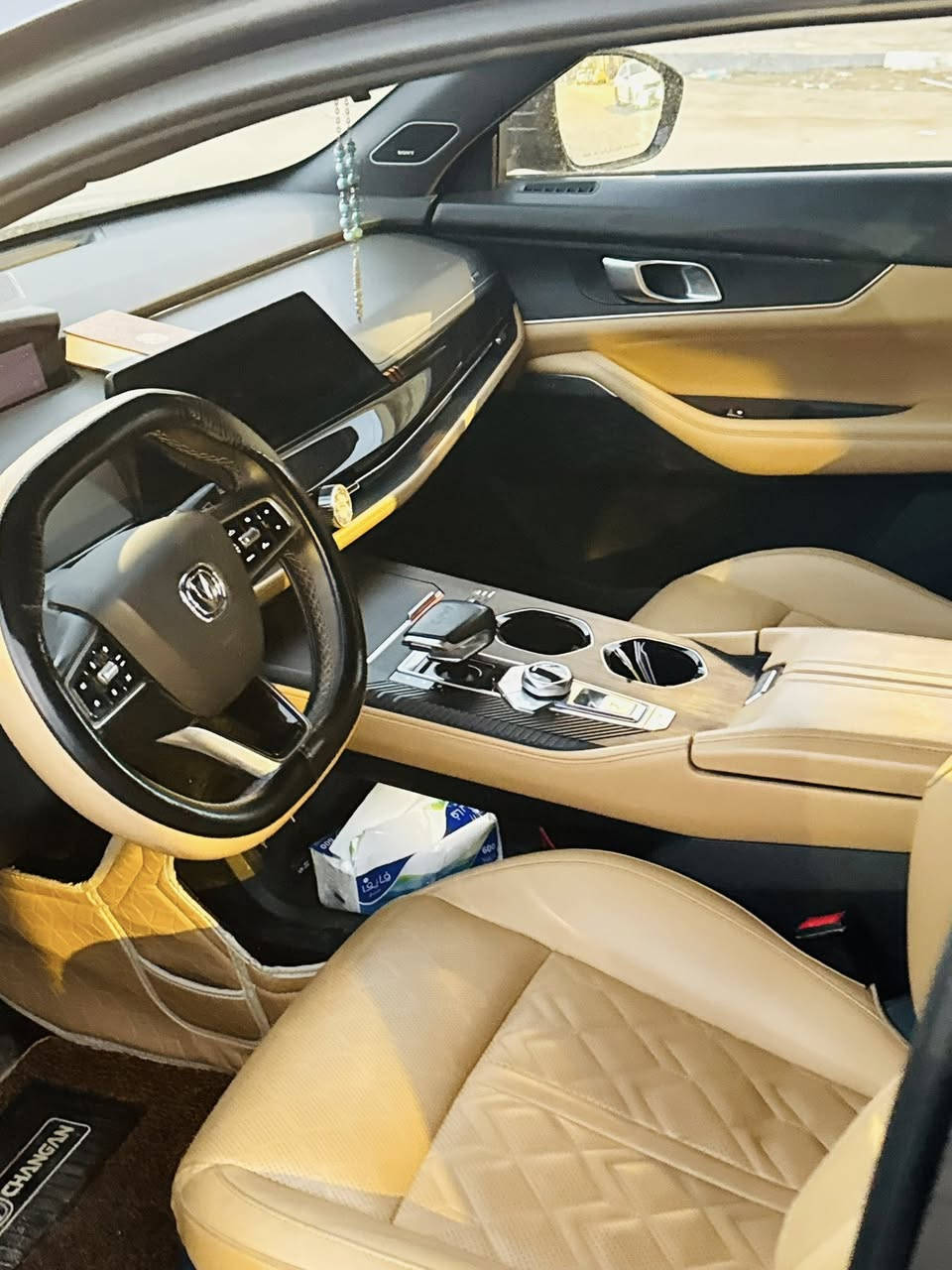 السلام عليكم ورحمة الله وبركاته شانجان يوني كي سيارة فول مواصفاتهة خليجية موديل ٢٣ شمالي سيارة ماشية ٥٥الف حقيقي بضمان بيهة رصعات وبارد باب السائق باتري جديد وتخم تاير ستوة شادة ودهن كير ومحرك مبدل بشركة تحويل ثاني يوم سيارةًعارضهةًب١٨٠وبيهةًمجال شراي يتصل على الرقم ***********
