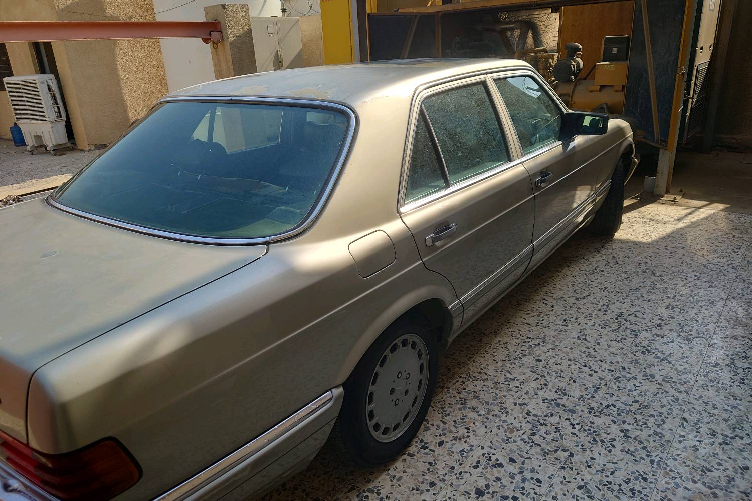 مارسدس موديل 91 داخل جلد اسود مكينة بلاد السعر 65 ورقة
ممكن تذكرلنا الموديل بالضبط شنو؟ مثلاً 300E لو 230E لو غيره، وبيها شكد سلندر/سعة المكينة؟: 
300
السيارة بأي محافظة/منطقة موجودة؟ وشنو أفضل وقت للمعاينة؟: 
ديالى بعقوبة
الحدادية شلونها؟ بيها رش أو حوادث أو تبديل قطع، لو حالتها نظيفة ومكفولة؟: 
نظيفة
شنو وضع المكينة والقير حالياً: شغالين تمام لو بيهم ملاحظات أو يحتاجون صيانة؟: 
سليم
السعر 65 ورقة  
بيها مجال 