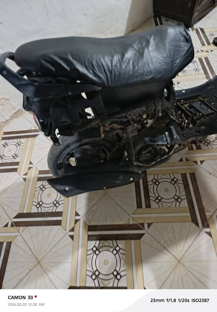 دراجه فراشه عله ترابهه للبيع السعر 200وبيهه مجال لعيونكم دراجه اوراق و صلانصه جديده ومكينه مرتبه بس بدون كفرات والشراي *********** ينتصل او واتساب
