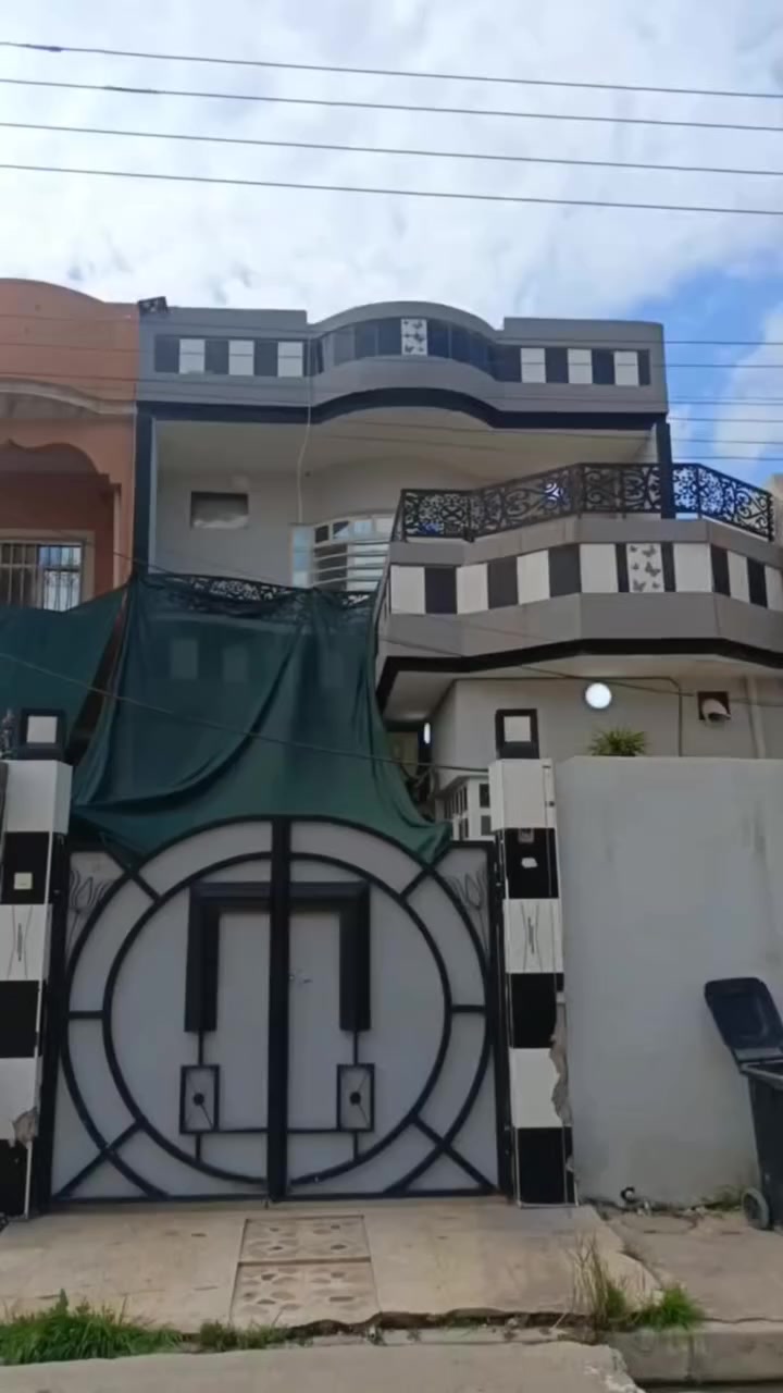 🏠من حي السلام دار للبيع
📐 مساحه 100م واجهه 5م عمق 20م 
يتكون الدار من طابق ونص 
1 :ـ يتكون الطابق الاول من غرفه نوم و و استقبال و هول وصحيات ومطبخ والمنور مشتغلي مطبخ حار 
و يتكون الطابق الثاني 
2 :ـ من غرفة نوم سويت و هول و سطح 
للاستفسار أكثر و العروض زوروا موقعنا في 
حي المزارع الأولى/ مدخل جامع القادر/ خلف جامع القادر 
او الاتصال على الارقام التاليه 
*********** اتصال+ واتساب 
*********** اتصال + واتساب 

#مكتب٠القادر٠للعقار
