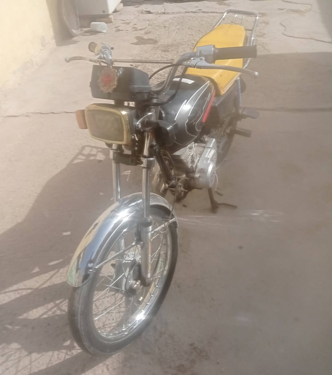 يا الله سلام عليكم دراجه للبيع شوفت عيونك شغاله بس يرادلها شويه ترتيب بريك خلفي يرادله دوسه بس المامي يشتغل تجفيت جديد ابيع كوم حديد تجي اشوف كفلك حلال وحرام غيرهن ما تكفل مكاني بغداد الزعفرانيةة ***********
