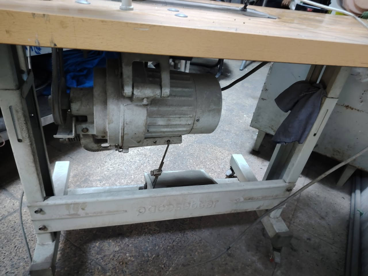 مكينه بلاذر نضيفه اصليه تجي وشوفه وشتغل بيه يله تاخذه سعره 250بيه مجال ملاحضه لميز بي فطر من فوك شويه ولباقي كله نضيفه  استفسار هاذه رقمي ***********
