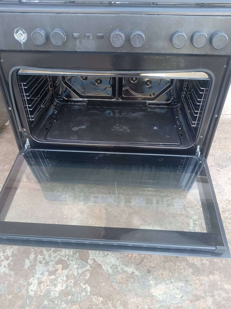 طباخ شغال خمس عيون والشوايه مال بيت شرط الشغل السعر 140 مع التوصيل للبيت داخل الموصل ***********
