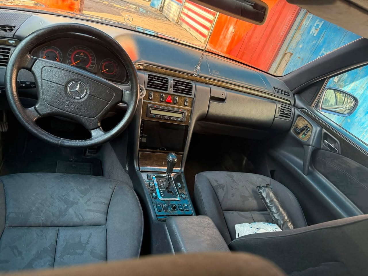 ‏سلام عليكم أم عيون موديل 98 جاهزة من كل شيء محرك V6السعر 97 وبيها مجال بسيط والعنوان بغداد***********
