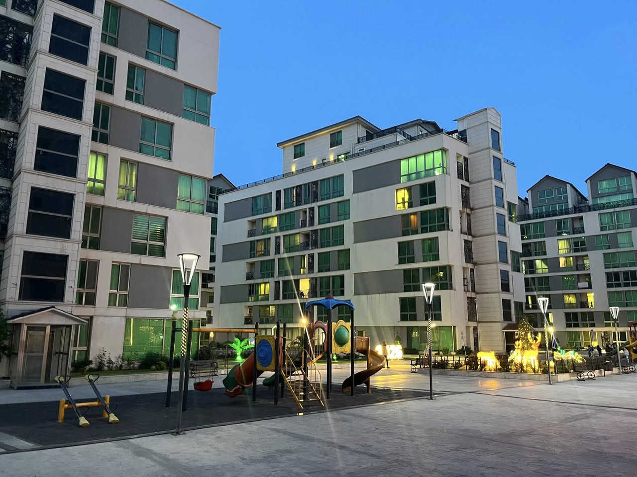 للايجار  او للبيع 

 شقە للایجار فی مجمع Life Towers 
1+1

سعر 400$  

للأستفسار اكثر التواصل واتس اب 
0750 073 3838 
0774 037 3838
