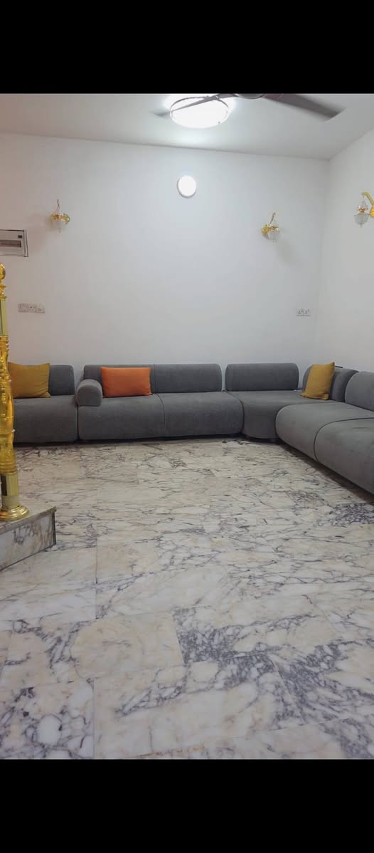 فرصة مميزة لامتلاك بيت سكني أنيق ونظيف في منطقة كفاءات السيدية، موقع هادئ ومناسب للعوائل وقريب من جميع الخدمات.
📐 المساحة: 150 متر
🏗 سنة البناء: 2017
📜 الطابو: رسمي + سند مستقل
🚗 كراج: متوفر
🔹 تفاصيل البيت:
▫️ طابق ونصف
▫️ 2 غرفة نوم
▫️ 3 حمامات
▫️ مطبخ
▫️ استقبال
▫️ صالة واسعة
🛋 يباع مع الأثاث الكامل
✨ أثاث مرتب وجاهز للاستخدام
✨ تصميم مريح واستغلال ممتاز للمساحة
✨ تشطيب نظيف وبناء جيد
✨ جاهز للسكن مباشرة بدون أي مصاريف إضافية
📍 موقع مرغوب وقريب من الأسواق والخدمات
💰 السعر مناسب وقابل للتفاوض (مع الأثاث)
📞 للاستفسار والمعاينة:
***********
❌ نعتذر من الوسطاء
إذا تحب نخليه أقوى أكثر، أقدر أضيف:
وصف للأثاث (مودرن/تركي/جديد…)
أو أكتب نسختين: وحدة مع الأثاث ووحدة بدونه لزيادة فرص البيع 👍
