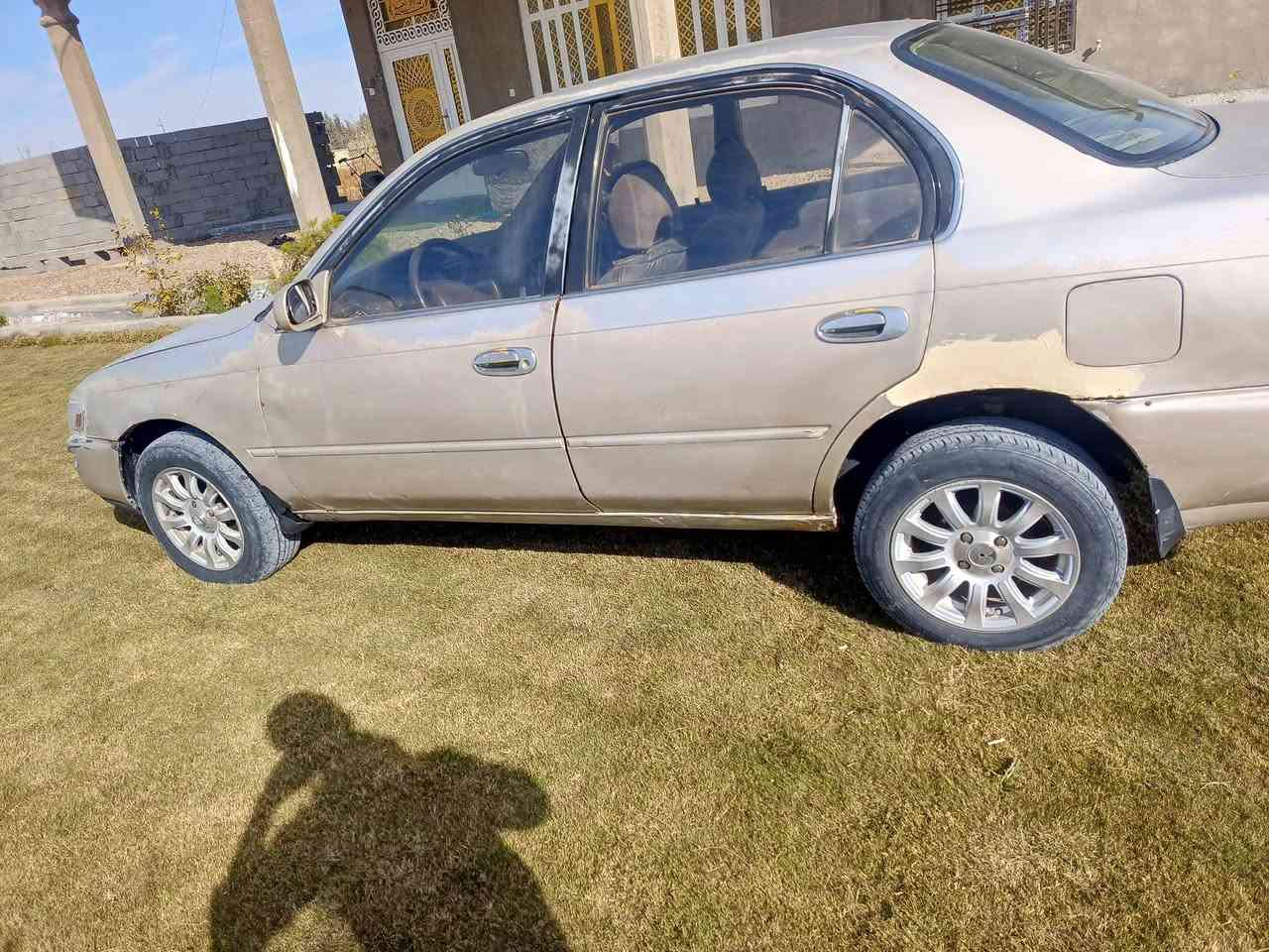 السلام عليكم
سياره كورلا موديل 94  بأسمي تحويل ثاني يوم
اللون :اصفر ذهبي بلادي فقط فيها جراد 
ونظافته كما موظح في الصور 
(السعر 45 ورقه)وبيه مجال 
الموقع: فلوجه السجر 
للتواصل على الرقم ***********
