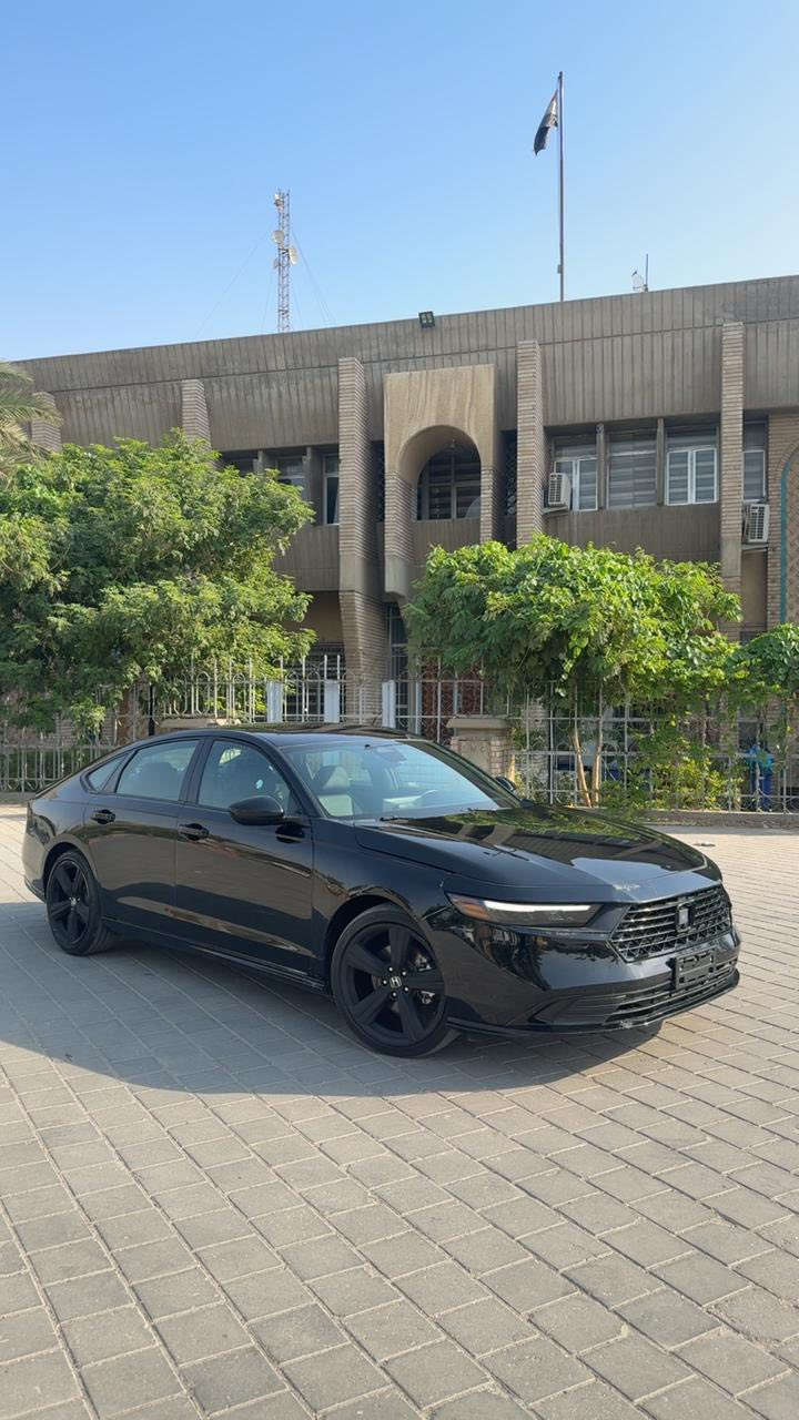 هوندا اكورد 2023 فئة سبورت هايبرد الفول
رقم بغداد السياره مرقمة وجاهزة باسمي بس تحويل 
ماشية 27 الف كيلو 
سياره حادثها موضع معابر حتى دعامية نفسها 
مبدل بس بنيد فقط
واجت من امريكا بيها كلير صفحه الراكب 
السياره بعد احلى من صور 
ضفتلها فچوج بريمبو 
وضفتلها انارة داخلية ب250 الف كامله ع سياره
وعليها نانو بيه ضمان 7 سنوات 
وسياره انطلاقيتها تخبل 
تجي تدفئة كشنين وتحكم كهربائي هم كشنين 
السعرة 185 يعني شدة و85 وبيها مجال بسيط
سياره مكانها البصرة / مجمع الامال 
للاتصال او واتس 
***********
