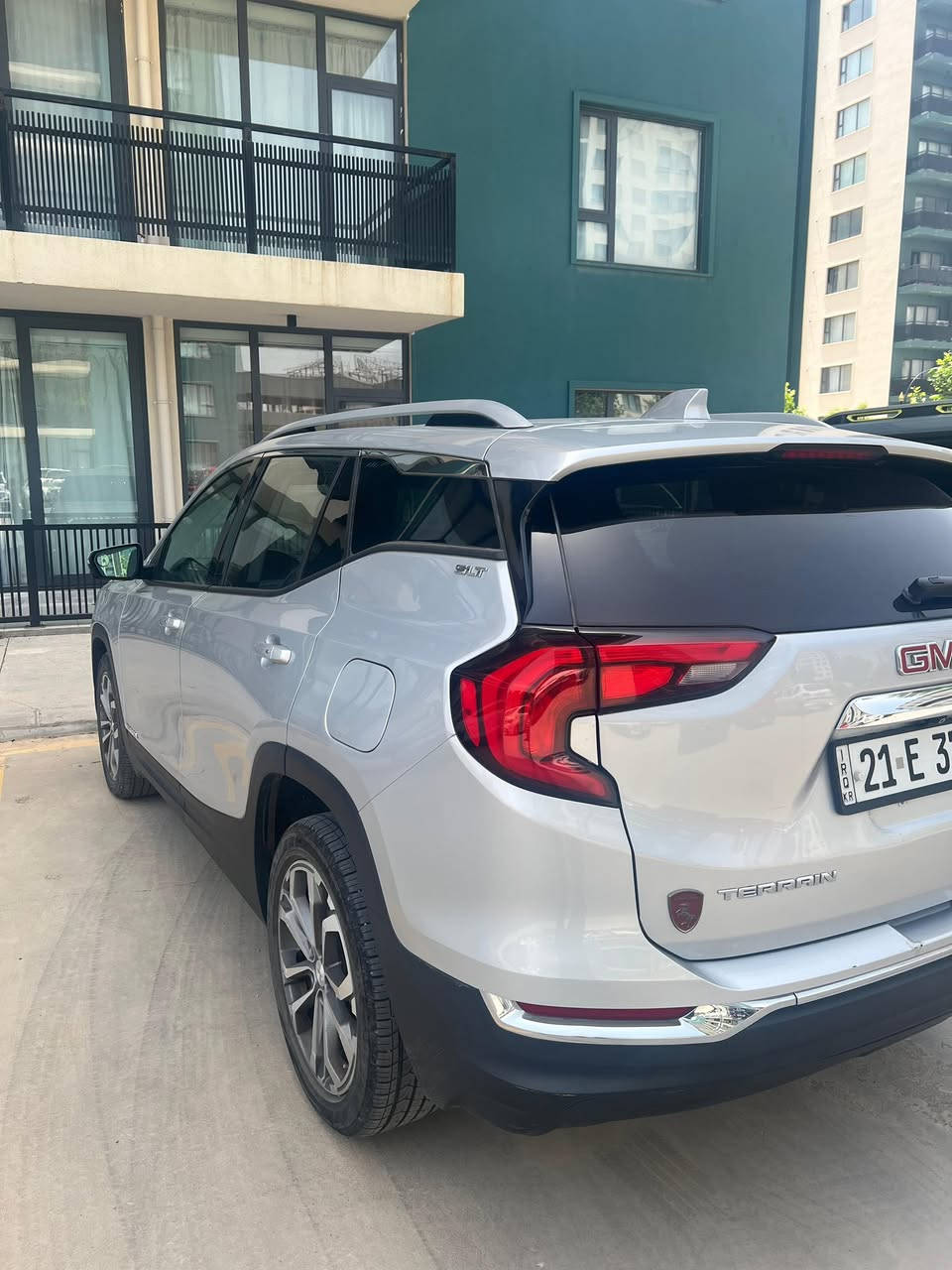 محرك 1.5 لتر تيربو (الأساسي)جوتقريباً:
24 مدينة
28 خط
معدل 26 MPG للبنزين  
المواصفات الداخلية

مقاعد جلد أصلية
تسخين مقاعد أمامية
كرسي السائق كهربائي مع ذاكرة
تحكم كهربائي للمقاعد
مقود جلد مدفأ
تشغيل بصمة
تشغيل عن بعد
مكيف أوتوماتيك ثنائي
مرآة داخلية تعتيم أوتوماتيك  
الشاشة والتقنيات

شاشة لمس 8 إنج تقريباً
Apple CarPlay
Android Auto
بلوتوث
USB
كاميرا خلفية
Bose اختياري ببعض النسخ
شحن لاسلكي ببعض التجهيزات  
الأمان

تنبيه النقطة العمياء
حساسات خلفية
ثبات إلكتروني
Traction Control
تنبيه خروج عن المسار ببعض الحزم
فرملة طوارئ اختيارية  
الشكل الخارجي

جنوط 18 إنج ألمنيوم
LED نهاري
Fog Lights
مرايا بإشارات
كروم خارجي أنيق  
مساحة السيارة

5 ركاب
شنطة جيدة للعائلة والسفر
المقاعد الخلفية قابلة للطي
مساحة تخزين تصل تقريباً 63 قدم مكعب بعد طي المقاعد  
أهم المميزات

مريحة جداً بالسفر
عزل جيد
شكل فاخر مقارنة بسعرها
اقتصادية نسبياً
تجهيزاتها ممتازة لفئة 
ويل كب دنلي +شباك بجم دنلي                       علما سيارة اي قطعة بلادي وضربه باب الامامي جهة اليمين مع جاملخ ع بارد
رقم الهاتف لتواصل : ***********@إشارة

