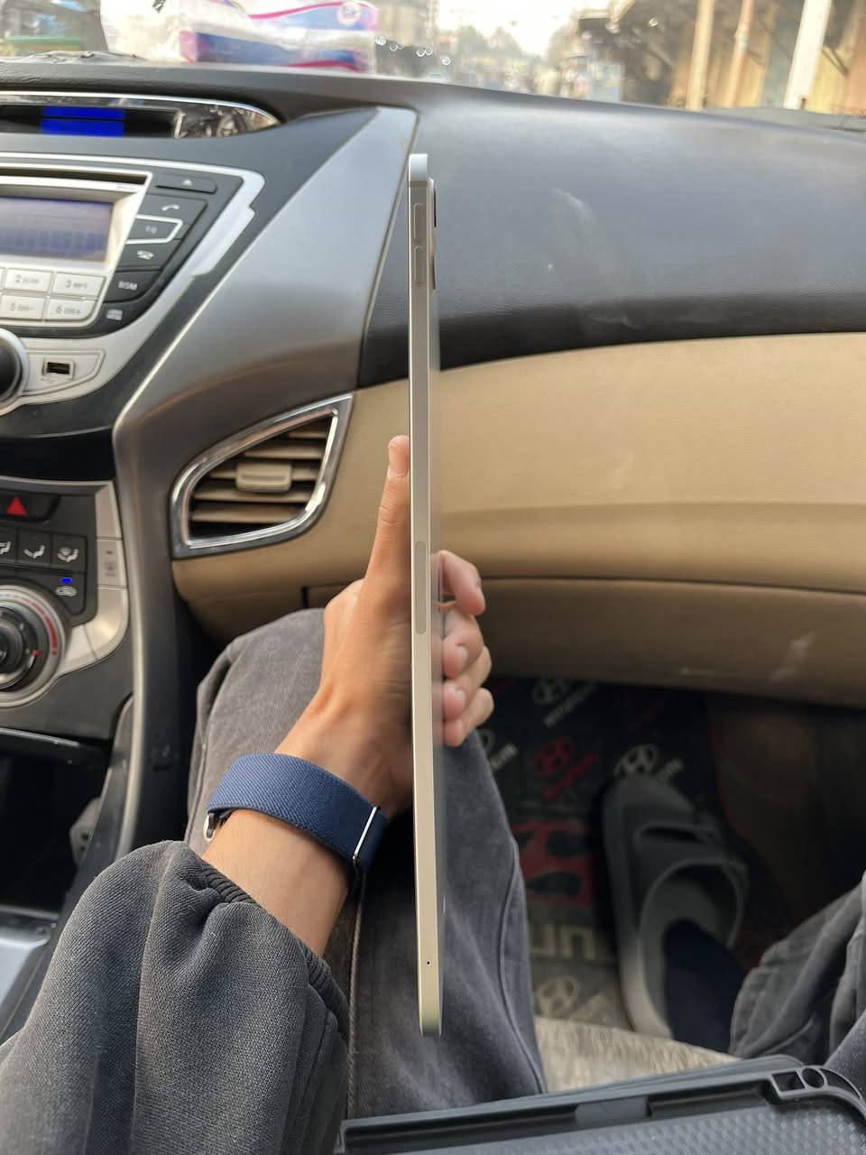 iPad M4 256GB
Battery 98%
950 الف 
***********
