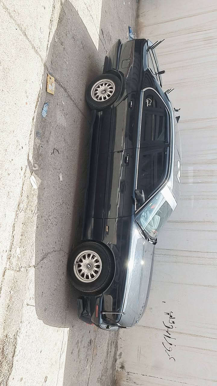 بي ام للبيع 525 كابون بانزين بيها السياره بسمي مكانه زمار 
السياره متعوب عليها غرفتها جديده فتحه سقف كشنات جلد 
هزه جديده 
رقم جديد 
سنويه جديده قبل شهر طلعته 
مكينه كبس 
كير اوتو 
التضليل معليكم بي 😂
***********
