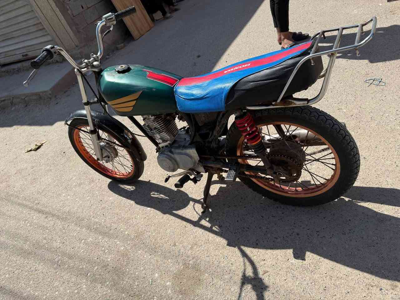 سلام عليكم دراجه ادوات ادوات ادوات  رابيدو ما ناقصهه شي دراجه مكينتهه ناعمه وحلوه مكاني كرمت علي الطيف السعر 300 وبيهه مجال بصيط


**إذا كنت صاحب هذا الإعلان وتريد حذفه لأي سبب، رجاءا أرسل رسالة إلى الدعم الفني**