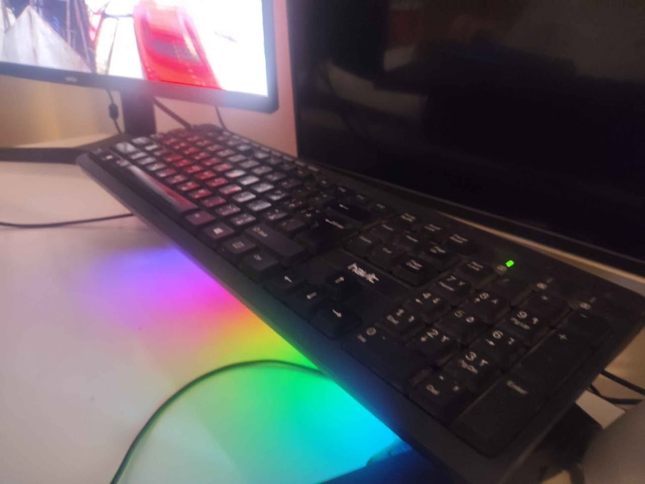للبيع: كيبورد ميكانيكي قيمنق وايرلس (أخو الجديد) بسعر مناسب 🔥

الموديل: Redragon Draconic K530 RGB (الغني عن التعريف).

المواصفات:

الحجم: 60% (حجم صغير وملموم، يوفرلك مساحة ممتازة للماوس بألعاب الشوتر).

الأزرار: ميكانيكي (Mechanical) استجابة سريعة وصوت حلو.

الربط: يدعم وايرلس (Bluetooth 5.0) يكدر يربط على 3 أجهزة (حاسبة، تلفون، آيباد) وتكدر تربطه واير (Type-C).

الإضاءة: RGB فول، تكدر تتحكم بيها وتغير ألوانها براحتك.

النظافة: الكيبورد استعماله كلش قليل ونظيف جداً، وكل الدكم شغالة تمام (ينباع بدون كارتون).
مع كيبورد ثاني عادي حجم 90

السعر: 60 ألف دينار (وبيه مجال بسيط للشراي الجاد).
المكان: [كربلاء/طويريرج- ام الهوى]
للتواصل: [***********] كربلاء, العراق
