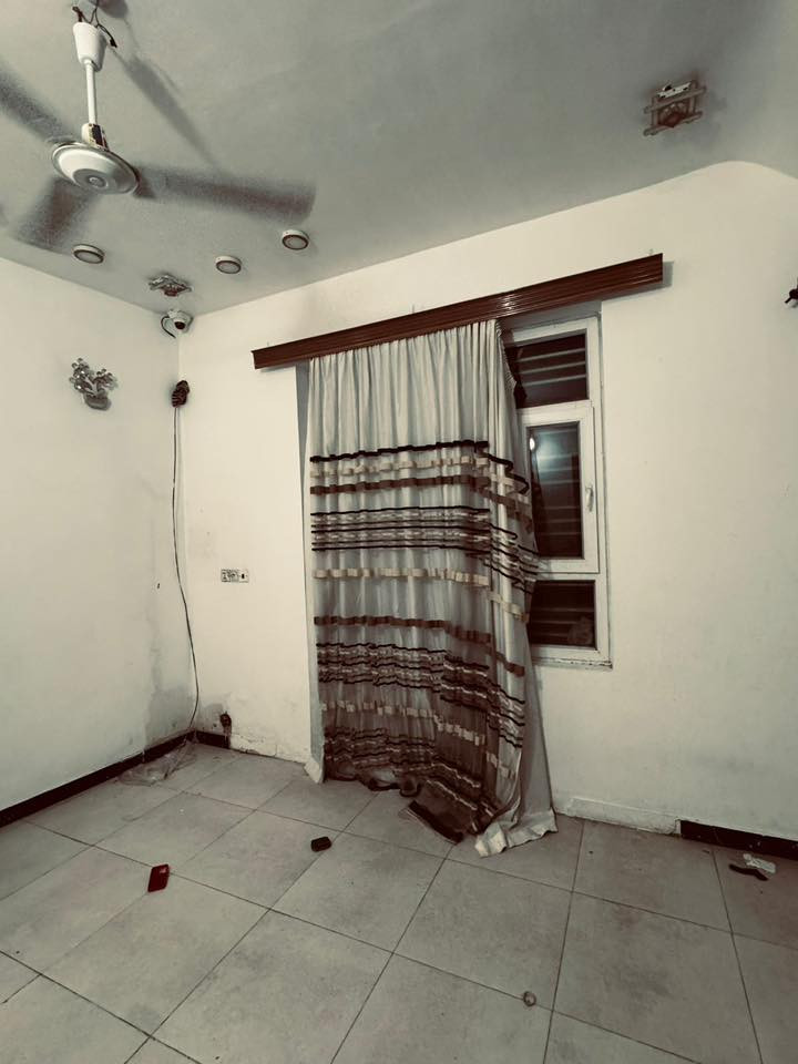 بيت للرهن حي الزهراء شارع عشرين التبليط شارع مكتب الجبوري رابع بيت ع الشارع الرئيسي قرب مدارس ريبال االبيت جاهز مطبخ مؤثث وتانكيات وكيزر ومراوح وسقيفة غرفتين نوم وصالة وصحيات داخلية وخارجية وبراني ومطبخ للاستفسار الاتصال 
***********
