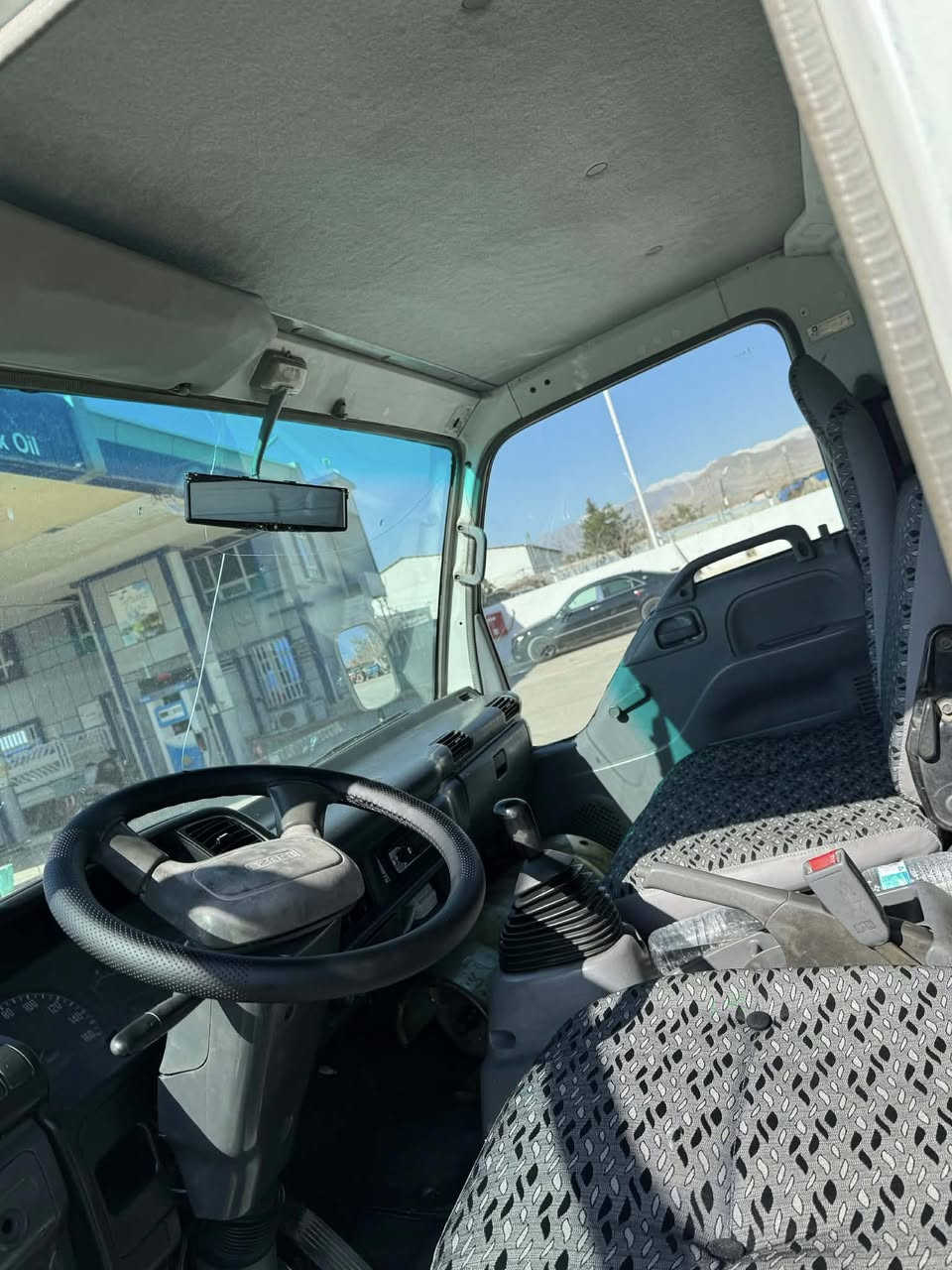 ئایزوزو  2008 بێ بۆیاخ  تانکی شەش هەزار  تاقم تایەیی تازەیە جوپلسنن   سۆندەو ماتۆری تازەی لەگەلە  سەیارەیەکی بێ مەسرەفەو مالیی دۆستە
***********
***********
