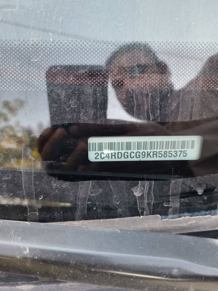 ‏السلام عليكم. 2019 كرفان 3 قطع تبريد sxt فول كهرباء ابواب وصندوگ وجامات للأخير فول اوتو كهرباء، اللايت مزروع عدسات زينوم ممتازة والعالي باقي أصفر بدون مخالفة المرور،استخدام شخصي السيارة  وارد ضررها بنيد مبدل وماطاگ اي ايرباگ بيها وصور الحادث موجودة عندي ومثبت ايضاً رقم الشاصي والسونار مرفق وبحاجة الى تكحيلات وبوليش، للجمالية لأن بيها شخوط احتكاك بسيارات ودراجات. رقمها مشروع وطني بغداد. السعر 17000$ قابل للتفاوض بعد الشوف للتواصل موبايل و واتساب *********** او *********** بغداد, العراق
