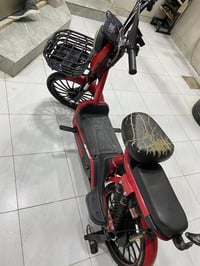 اسلام عليكم دراجة شحن للبيع نضافة ٩٠٪؜ نقصها بطاريات هابطة بس كاملة بس...