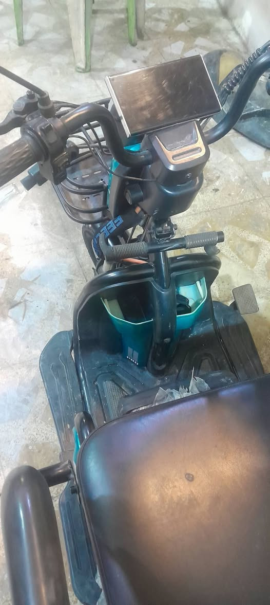 دراجه شحن متروكه متاخذ شحن بطاريته او الشاحنه مالته سعره ٤٥٠ ...***********واتساب
