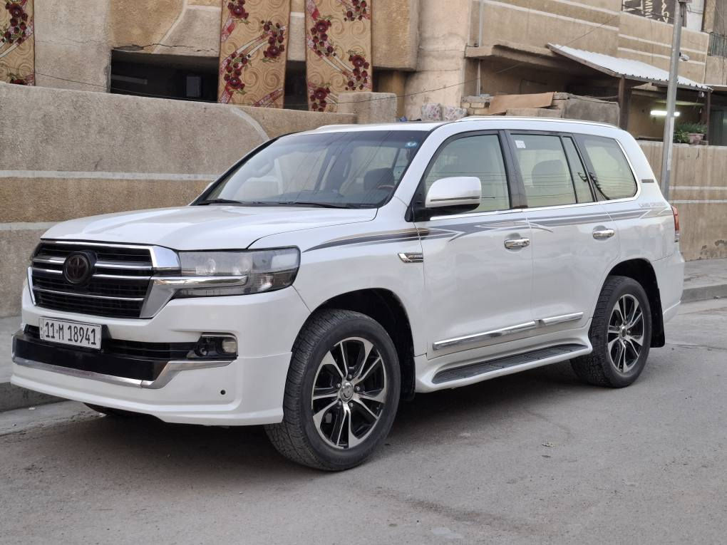 السلام عليكم للبيع او مراوس تويوتا جكساره موديل ٢٠١٥ بريم خليجيه فول مواصفات تدفئة وتبريد ثلاث قطع سبعه راكب شاشه كاميرا كهربائيات كلهه تشتغل صدر امامي وخلفي ممتاز تخم تاير نظيف فور ويل كشنات جلد وكهرباء هيترات بالكشن حساسات السياره مجفيه على صفحه السائق ومصبوغه عام شواصي مكفولات داخلها يحتاجله ترتيب بسيط كير ومحرك مكفولات تبريد ثلج مكانها بغداد الدوره ابو دشير هاتف *********** سعرها ٢٨٠ بغداد, العراق
