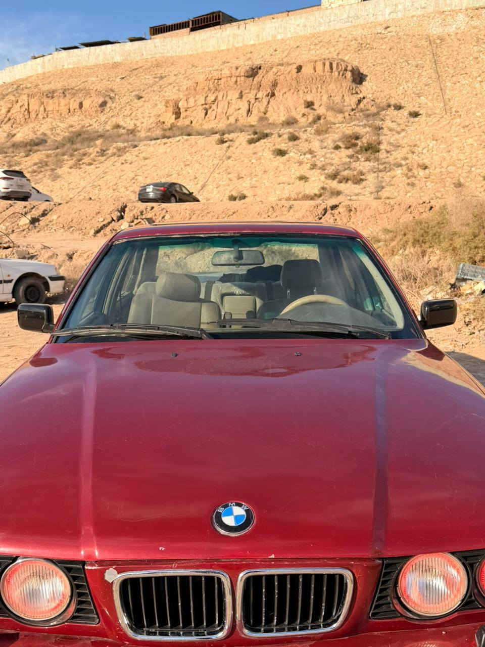 السلام عليكم bmw 525 مديل 1993 سياره حلوه وجاهزه مصروف عليهه هواي  غرفه جديده تخم تاير جديد حداديه مكينه كير  كله جدد فتحه دبل ايرباك تعميرهه فول رقم بغداد صدامي ماشين بلمعامله للهزه مداور ثانيوم  مكان السياره النجف الاشرف ليحب يتواصل ويه راعيهه ***********
